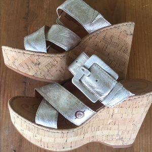 Born Wedge - adjustable strap
